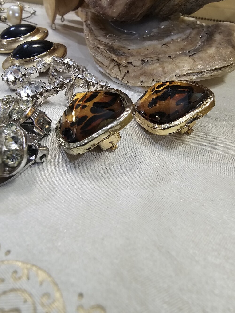 Assorted Women's Earrings Set - Neutral & Gold Tones - Picture 6 of 8
